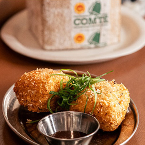 Croqueta de kimchi y comté, reducción de zumo de manzana