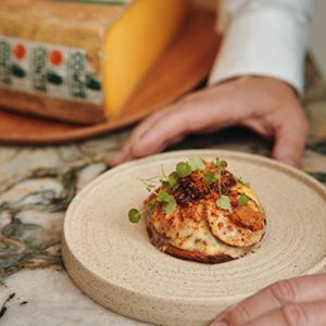 Feuilleté au Comté, figues et spéculoos X Sven Ornelis