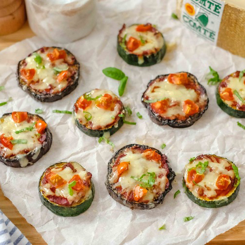 Mini-pizzas con calabacines y berenjenas a la plancha y queso Comté