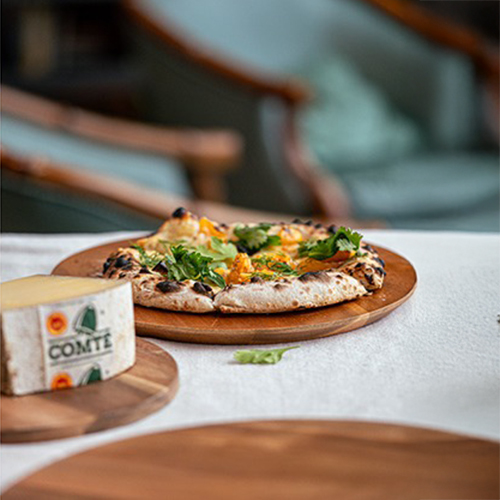 Flatbread Comté, nduja, tomate rapée X Whoogy&rsquo;s