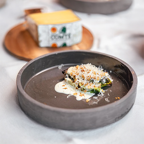 Sucrina a la plancha, salsa de anchoas y Comté DOP 36 X Whoogy’s