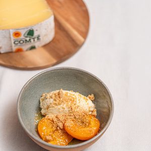 Crème glacée au Comté AOP & romarin, abricots X Whoogy&rsquo;s