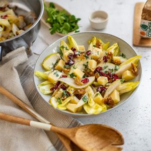 Salade de chicons, poires, noix, canneberges et Comté